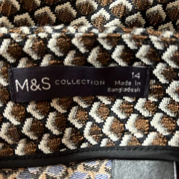 Marks & Spencer Collection Pleated Bronze Geometric Print Skirt 10 Long. - Picture 8 of 8